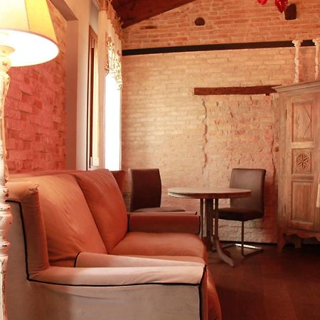 Rosso Charm B&B Venesia Bagian luar foto