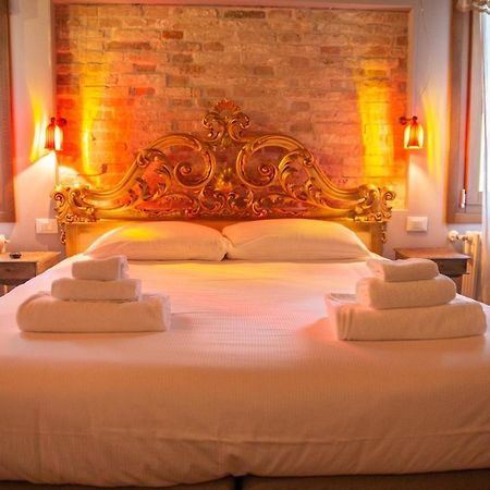 Rosso Charm B&B Venesia Bagian luar foto