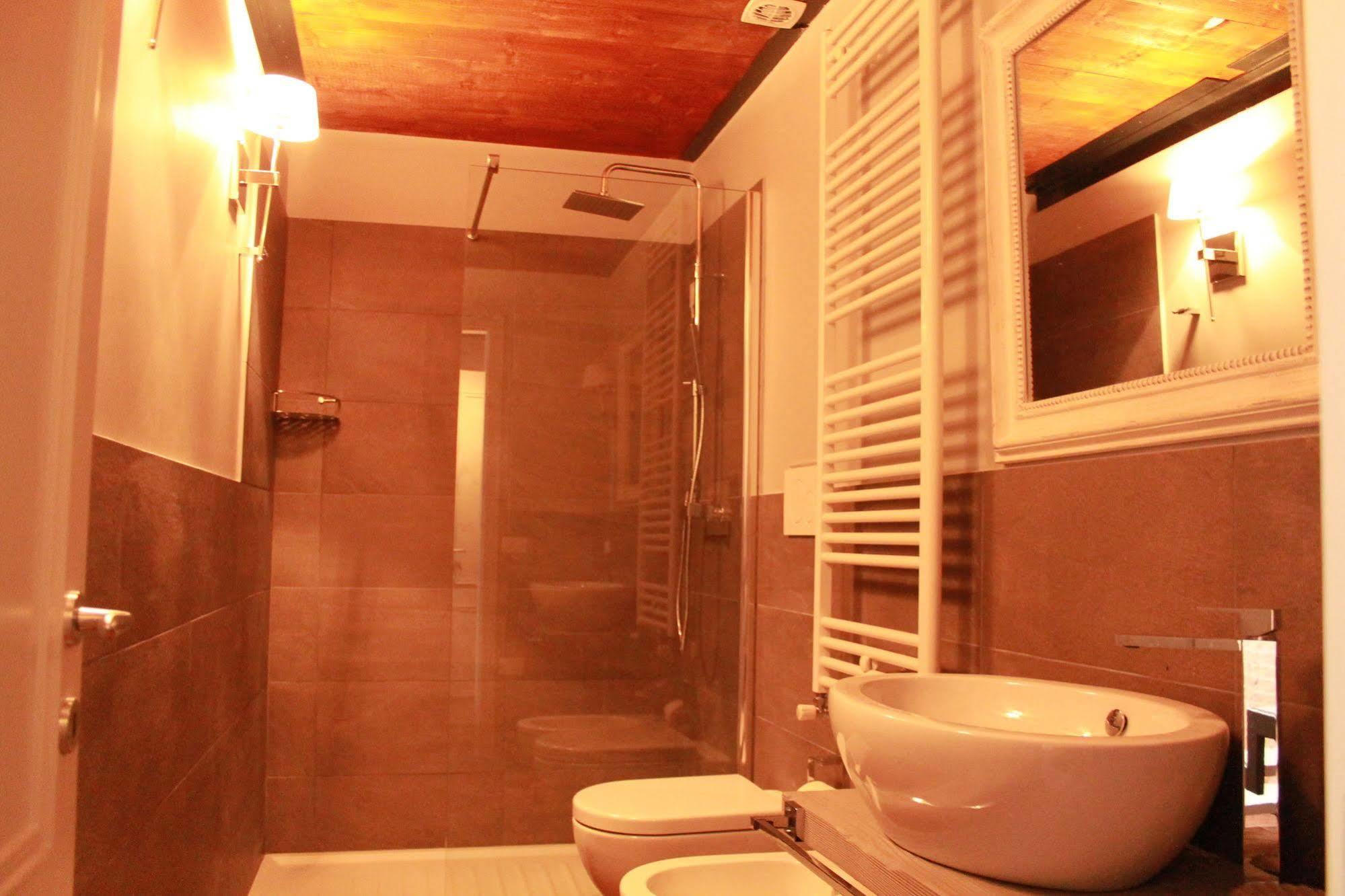 Rosso Charm B&B Venesia Bagian luar foto