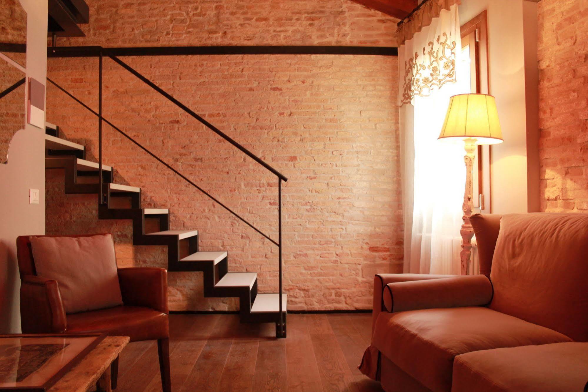 Rosso Charm B&B Venesia Bagian luar foto