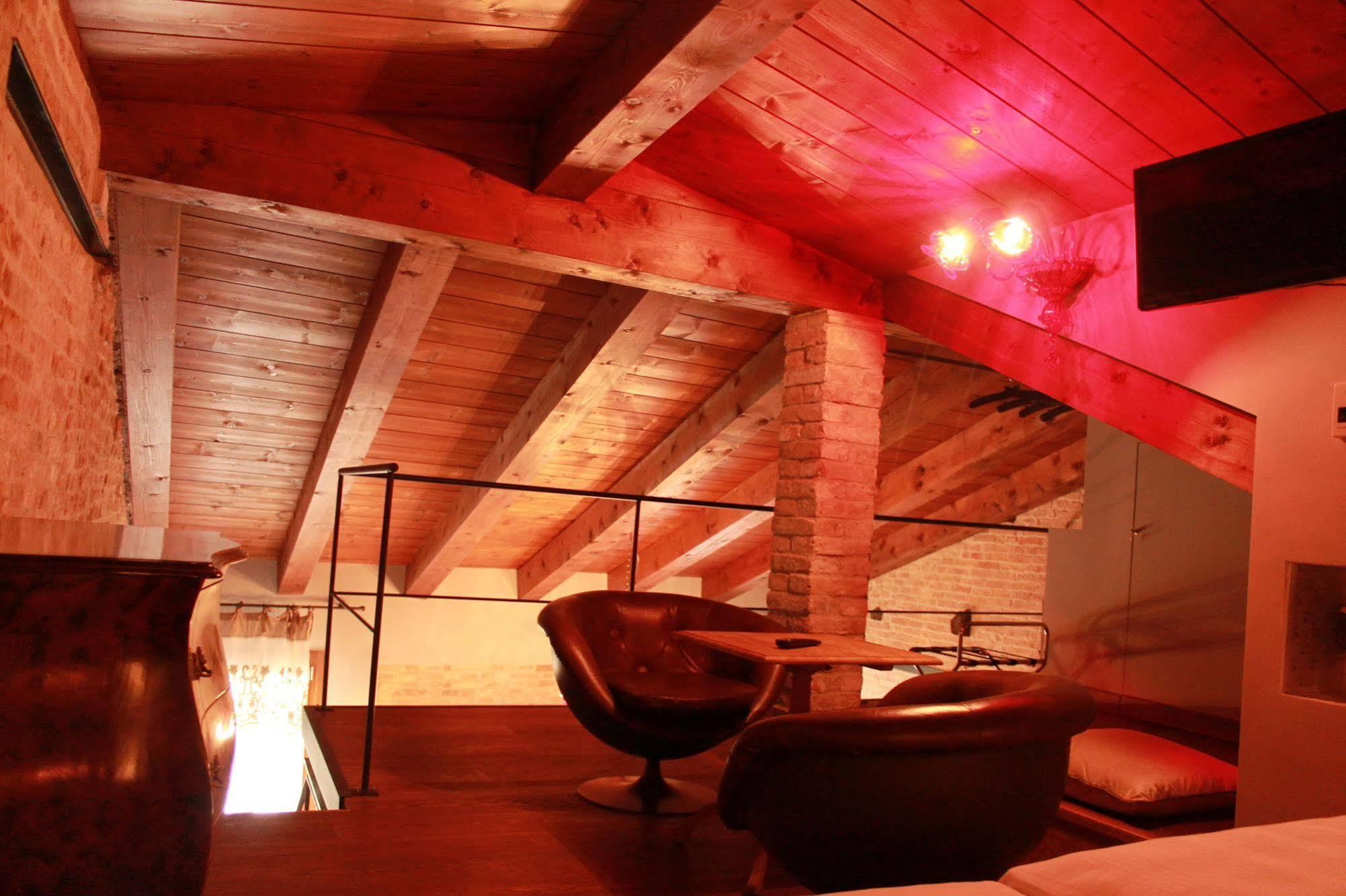 Rosso Charm B&B Venesia Bagian luar foto