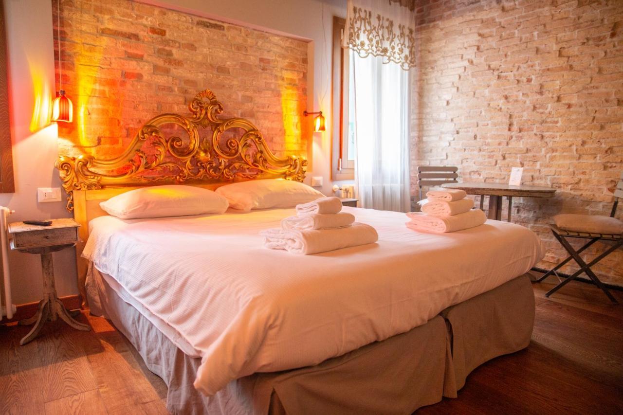 Rosso Charm B&B Venesia Bagian luar foto