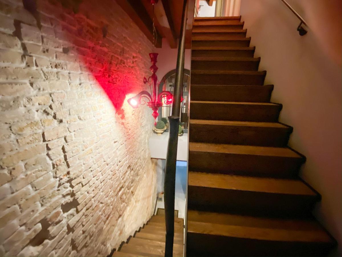 Rosso Charm B&B Venesia Bagian luar foto