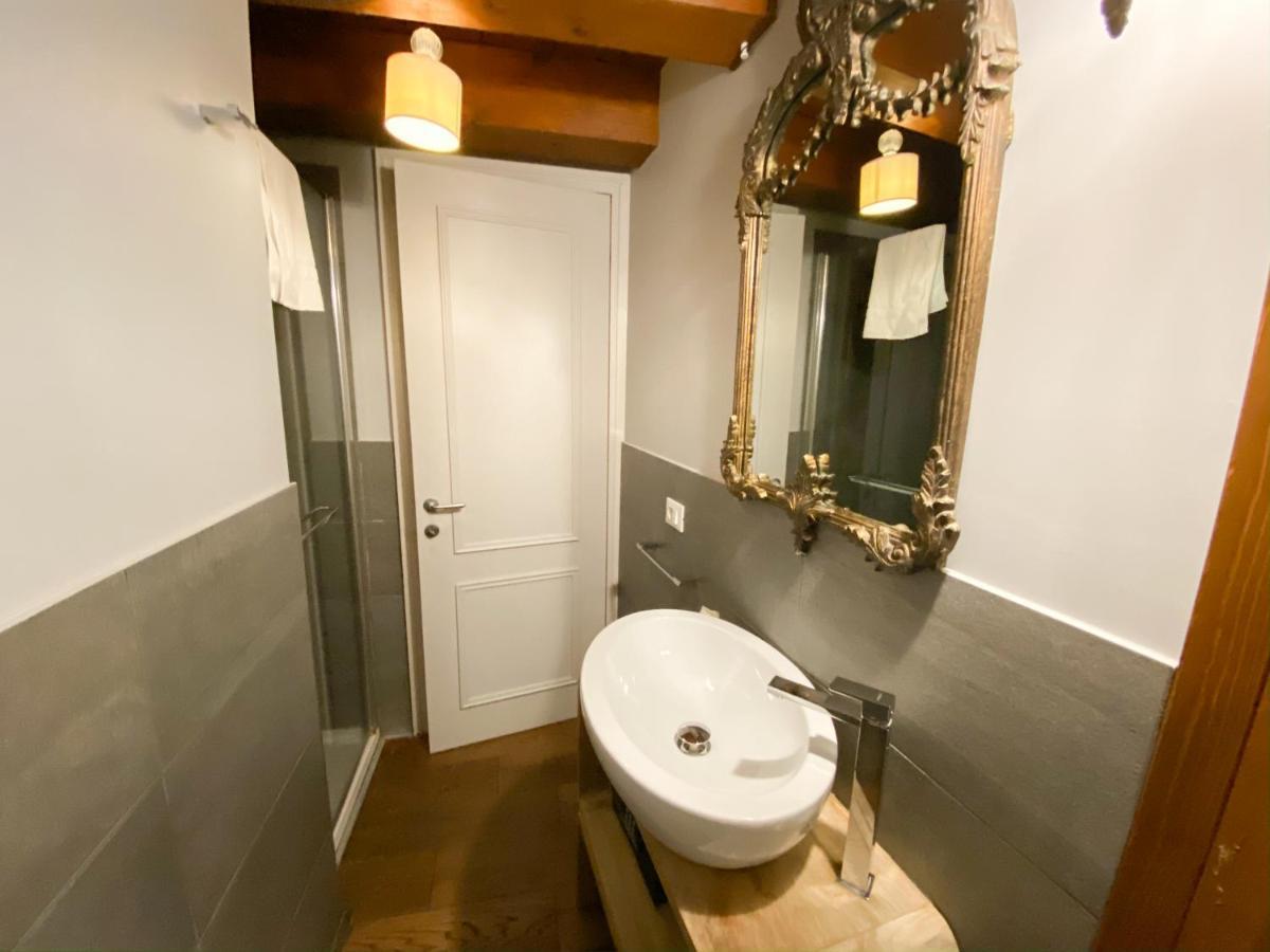 Rosso Charm B&B Venesia Bagian luar foto