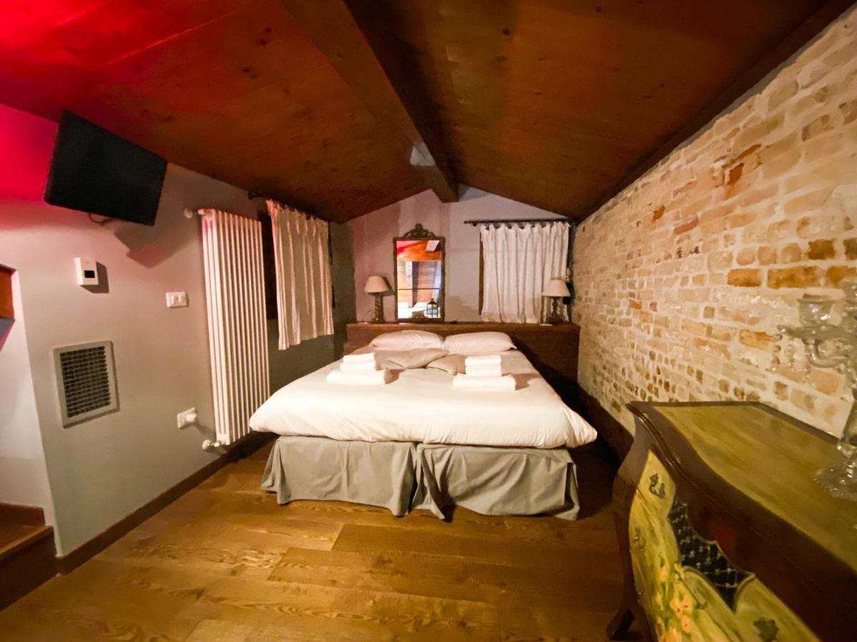 Rosso Charm B&B Venesia Bagian luar foto