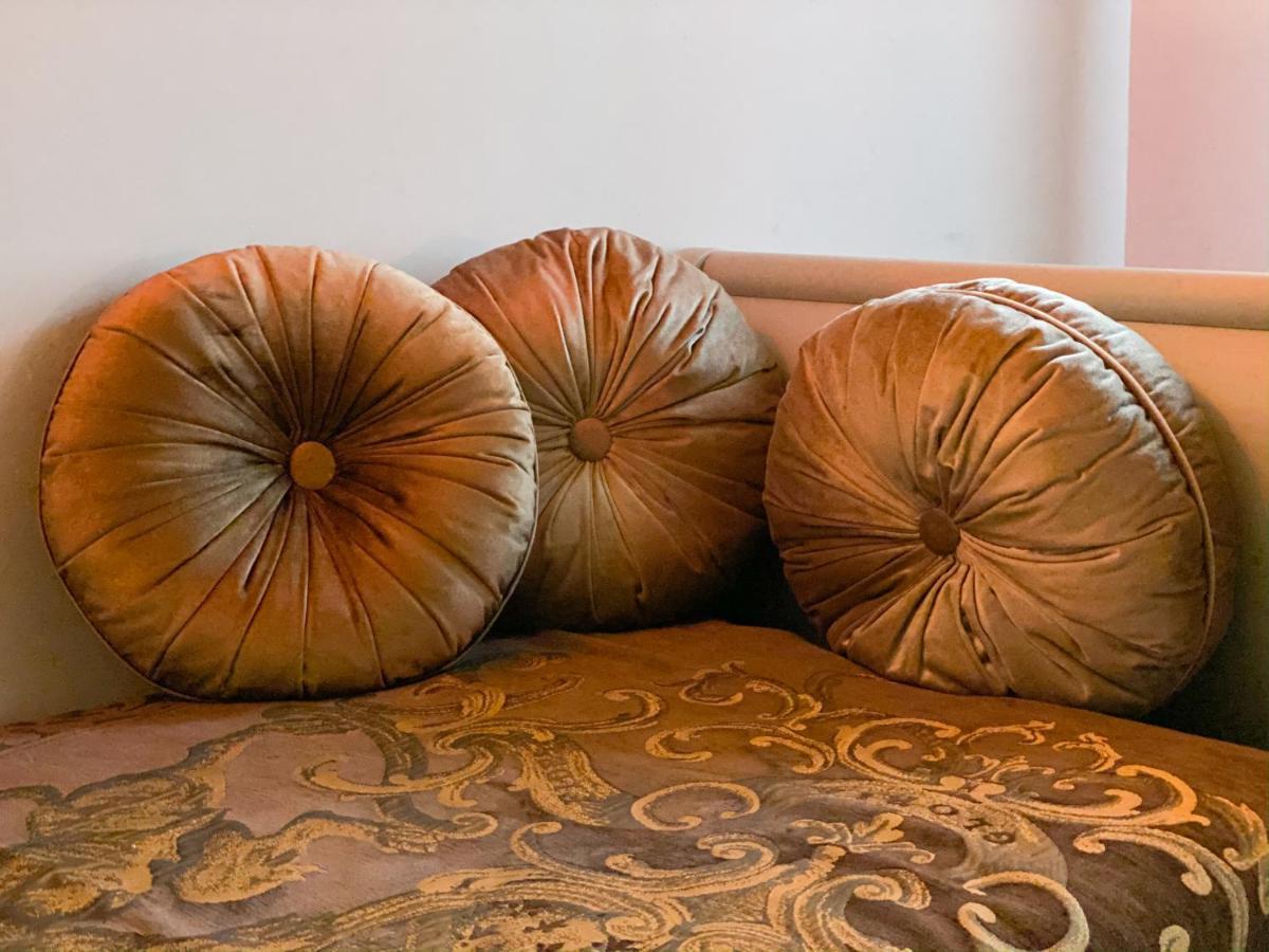 Rosso Charm B&B Venesia Bagian luar foto