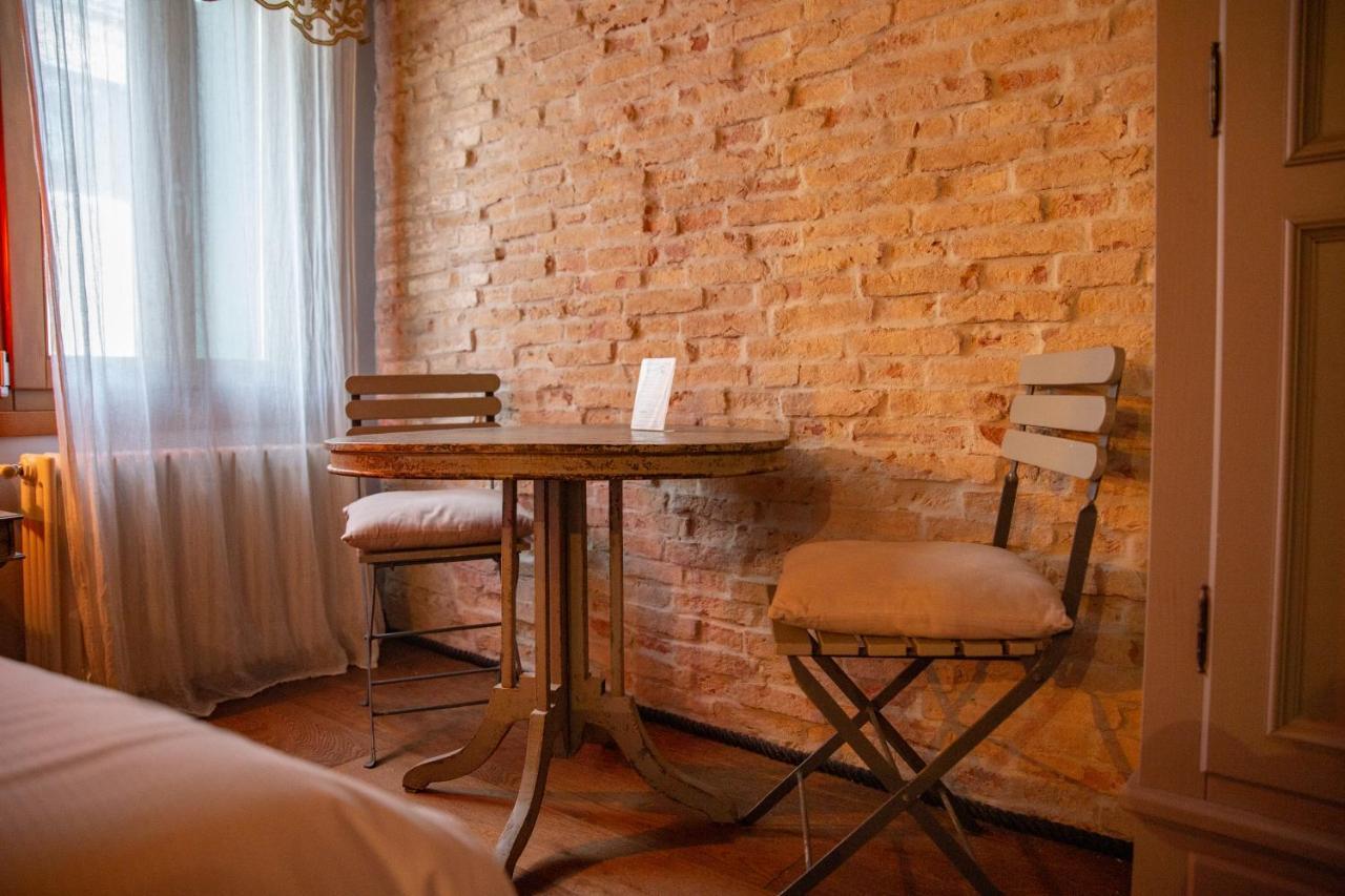 Rosso Charm B&B Venesia Bagian luar foto