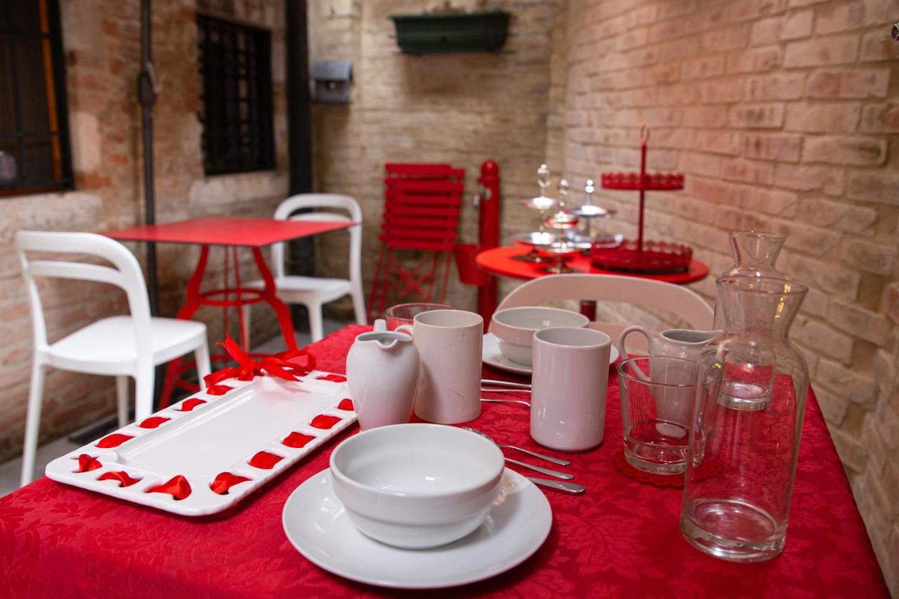 Rosso Charm B&B Venesia Bagian luar foto